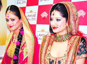 When talking about beauty, why forget the obvious. Lakme launched the seasons bridal concepts, Beautiful Brides specifically for Punjab. Demonstrating two traditional yet trendy looks for brides, Lakme Salon expert Simran celebrated the vibrancy and femininity of Punjabi culture. 