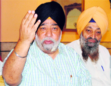 DSGMC chief Paramjeet Singh Sarna (L) in Amritsar on Wednesday