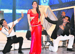 Shah Rukh Khan, Kareena Kapoor and Arjun Rampal