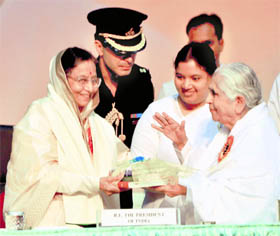 Dadi Janki, Chief of Brahma Kumaris, honours President Pratibha Patil at the Prajapita Brahma Kumaris Ishwariya Vishwavidyalayas platinum jubilee celebrations in Gurgaon district on Friday. 