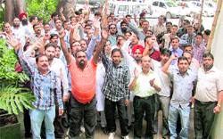 Members of the Bhagwan Parshuram Sewak Sangh protest against SGPC president Avtar Singh Makkar in Ludhiana on Friday