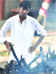Ratan Lals son Deepak cremates him at the Nigambodh Ghat in New Delhi