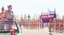 Anil Kamboj, IG, BSF, Kashmir Frontier, inspects the guard of honour.
