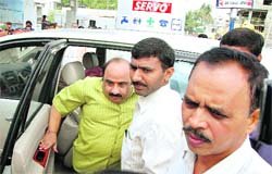 CBI team with OMC MD Srinivas Reddy arrives to investigate Reddys bank lockers in Bellary