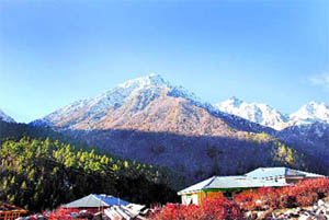 Sangla is the ideal hill getaway, with the valley offering a few camps, nestling on the banks of the Baspa river