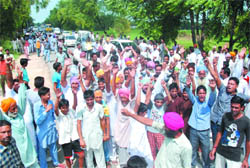 Supporters of Roop Singh Gurisanghar (left), an independent candidate from Dodha, protest against alleged booth capturing at Buttar Shreenh village in Muktsar district on Sunday
