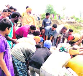 Baba Balbir Singh Seechewal supervises the strengthening work of the Dhussi Bundh at Baopur village in Nakodar on Sunday.