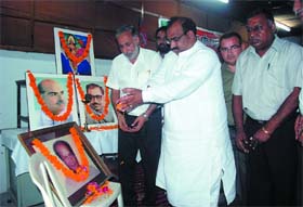 Punjab BJP president Ashwani Sharma pays floral tributes at the portrait of former BJP leader Hit Abhilashi at a function held at the Teachers' Home in Bathinda on Monday