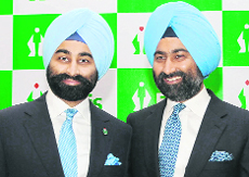 (Right) Fortis Healthcare Group Chairman Malvinder Mohan Singh with Fortis Healthcare India Managing Director Shivender Mohan Singh at a press conference in New Delhi on Monday