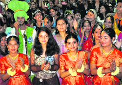 The Aryan Group of Colleges today organised a cultural extravaganza Rajni at Punjab Kala Bhawan, Sector 16, on Monday.Naval Gupta, zonal manager, Indian Overseas Bank (IOB), inaugurated the function while institute chairman Anshu Kataria presided over it.