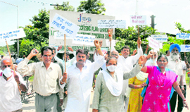 Led by former Mayor Kamlesh, residents protest outside the garbage-processing plant at Dadu Majra in Chandigarh on Monday.