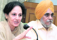 Balbir Kaur, president of Lyallpur Khalsa College governing council, addresses mediapersons in Jalandhar on Monday. 