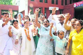 Former Mayor Kamlesh, along with supporters, raises slogans after being arrested by the Chandigarh Police for blocking the garbage processing plant at the Sector-39 police station in Chandigarh on Wednesday
