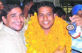 Head Constable Gurinderjit Singh received by his friends in Jalandhar
