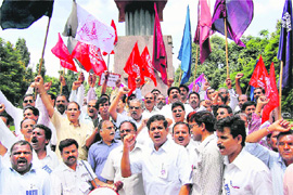 Congress MPs and legislators from Telangana, along with members of the Panchayati Raj Teachers Union, hold a protest in Hyderabad on Friday. 