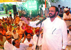 Congress MLA Harminder Singh Jassi addresses a dharna near the Patiala railway crossing in Bathinda on Saturday. 