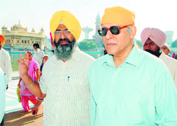 Former officer of Israels Special Forces, Itar Dar, pays obeisance at the Golden Temple in Amritsar on Sunday.