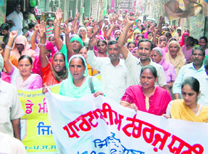 Members of the Midday Meal Workers Union and Part-Time Sewing Teachers Union protest against minister Laxmi Kanta Chawla in Amritsar on Sunday. 