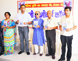 Shamim Sharma (extreme left) and Mohammad Shayin (second from left) during the release of the book Chaupal Pe Roadways.