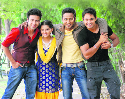 Team work: The cast of Munde Patiale De