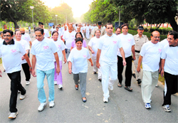 Officials of the district administration, doctors and local residents run to celebrate World Heart Day at NDRI in Karnal on Tuesday