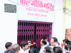 A temple has been opened in a room in Valmiki Basti in Haridwar. The room was meant for library purposes. 