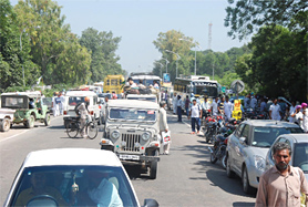 A view of the traffic chaos on the Bathinda-Dabwali road in view of the Kisan Mela on Friday. 