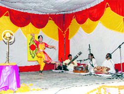 Padma Shri Ranjana Gauhar performs at Kendriya Vidyalaya, Bakloh
