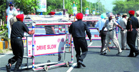Police personnel set up barricades near the Bibi Wala chowk to stop the protesting ETT teachers in the city on Monday.