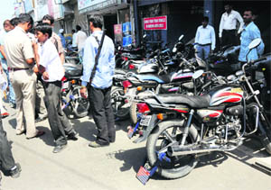 Cops lock wrongly parked vehicles on Kunjpura road in Karnal to rein in parking at unauthorised places for smooth flow of traffic. 