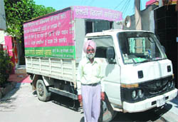 Attrajit Singh runs a mobile library that has covered 1750 educational institutes in Punjab so far. 
