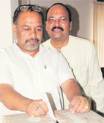 A doctor casts his vote in the Provincial Medical Health Services poll in Dehradun