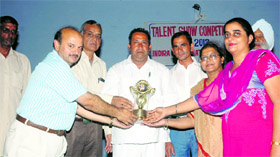 Cultural Committee members of Indira Gandhi National College, Ladwa, present a memento to the chief guest Pritpal Singh, sarpanch of Dhanora village.