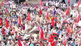 Members of the Textile Mazdoor Union stage a dharna outside the Labour Department office in Ludhiana on Monday. 