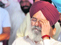 Punjabi poet Dr Surjit Pattar grieves the demise of the playwright in Ludhiana on Monday. 
