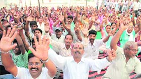 Safai karamcharis of the MC hold a dharna as they go on indefinite strike