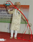 A magic show was held to attract the children at a PIB campaign in Jaitu.