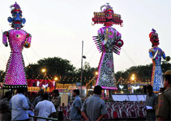 The Nav Shree Dharmik Lila Committee prepares the effigy of Ravana on the occasion of Dussehra in front of the Lal Quila in New Delhi on Wednesday