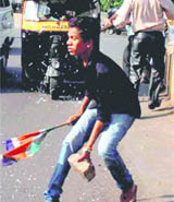 MNS activists vandalise auto-rickshaws in Thane 