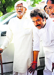 HJC-BJP nominee Kuldeep Bishnoi seeks blessings of an elderly voter at Anaj Mandi in Hisar on Thursday.