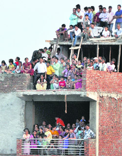 People climbed up terraces to watch Dasehra Mela