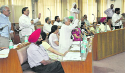 Councillors argue during the MC General House in Chandigarh on Friday