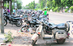 Unauthorised parking outside a complex on Mall Road leading to traffic chaos in Amritsar.