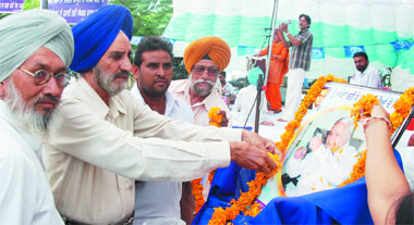 BSP State General Secretary Ajmer Singh along with party workers paying floral tributes at the portrait of Kanshi Ram to mark his death anniversary in Bathinda on Sunday.
