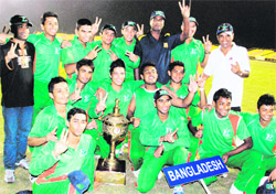 The Bangladesh team strike a pose after beating India in the final of the 8th Rajiv Gandhi Under-17 International Day-Night Cricket Tournament at Sector 3, Panchkula, on Sunday