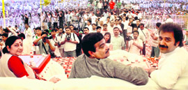 Leader of the Opposition in the Lok Sabha Sushma Swaraj, BJP president Nitin Gadkari and HJC candidate Kuldeep Bishnoi at an election rally in Hisar on Sunday.