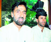 Chaudhary Akbar state president, Jammu and Kashmir Bakerwal United Front, addressing media persons in Jammu on Sunday