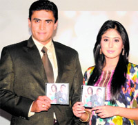 Mohnish Behl and Kritika Kamra at the music launch of Kuch toh Log Kahenge