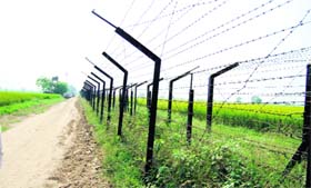 A view of a portion of the fencing along the India-Pakistan border near Amritsar, which is vulnerable to smuggling