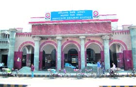 The entrance to the railway station